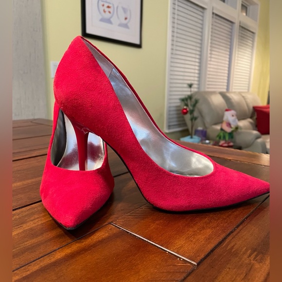 Guess Red Suede Pumps 3.5” Heels - Picture 6 of 16